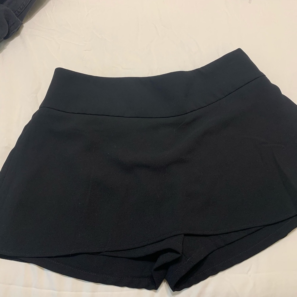 NWOT Express skort size 4